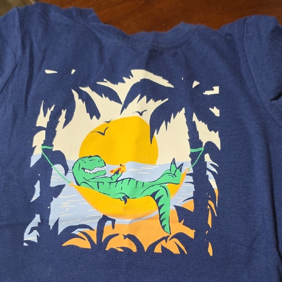 4 Items - Picture 5 of 6